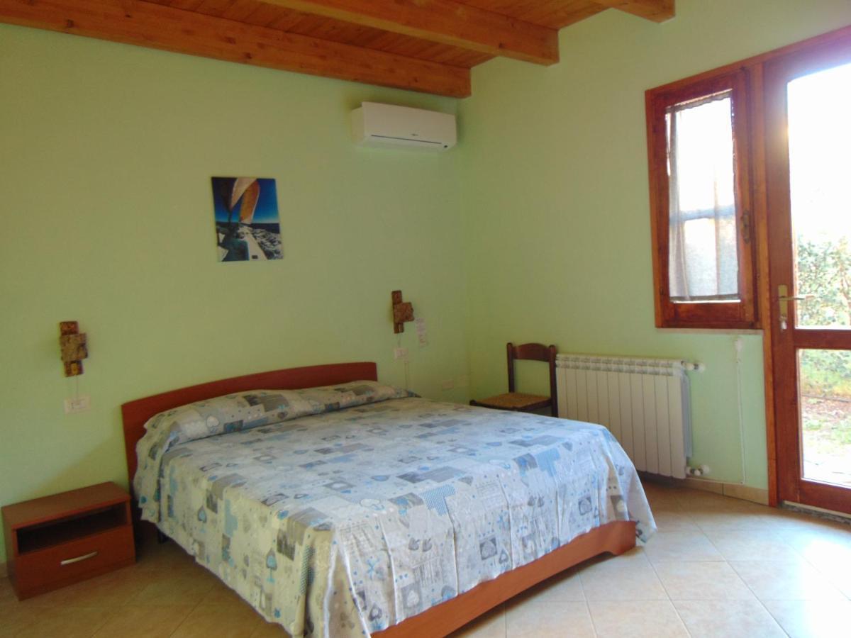 La Contea Bed and Breakfast Sant'Anna Arresi Eksteriør billede